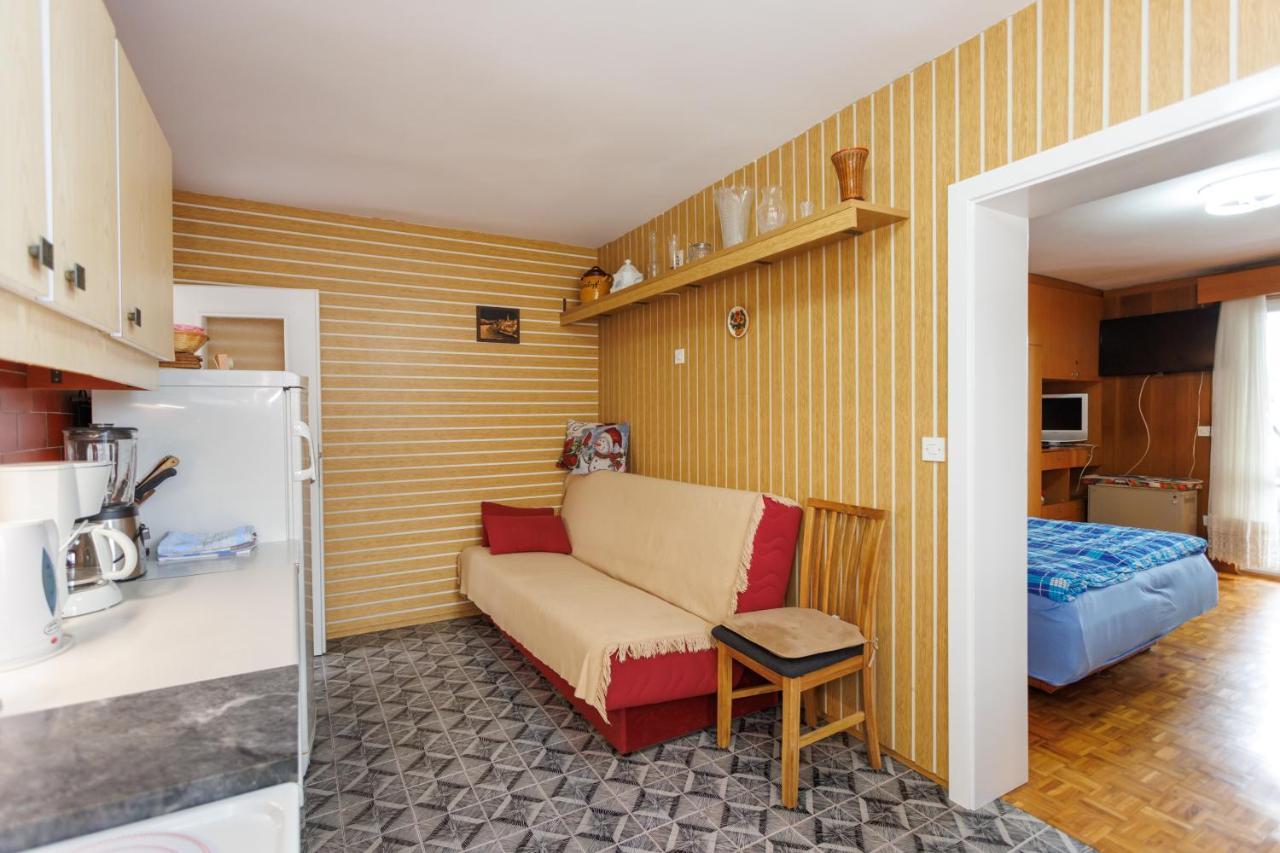 Apartments Pika Krk Town Exterior foto